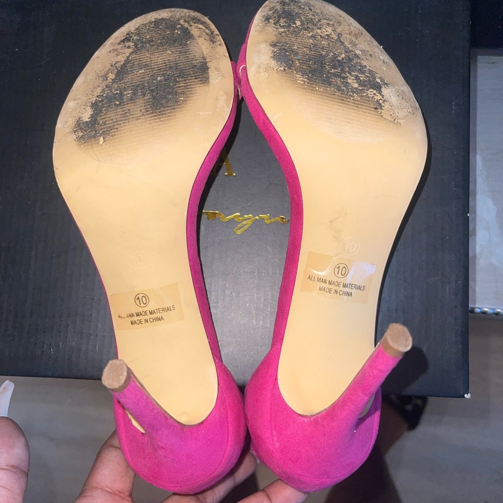 Pink Heels - Picture 3 of 4
